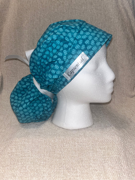 Bouffant/Ponytail: Pumpkins on Blue