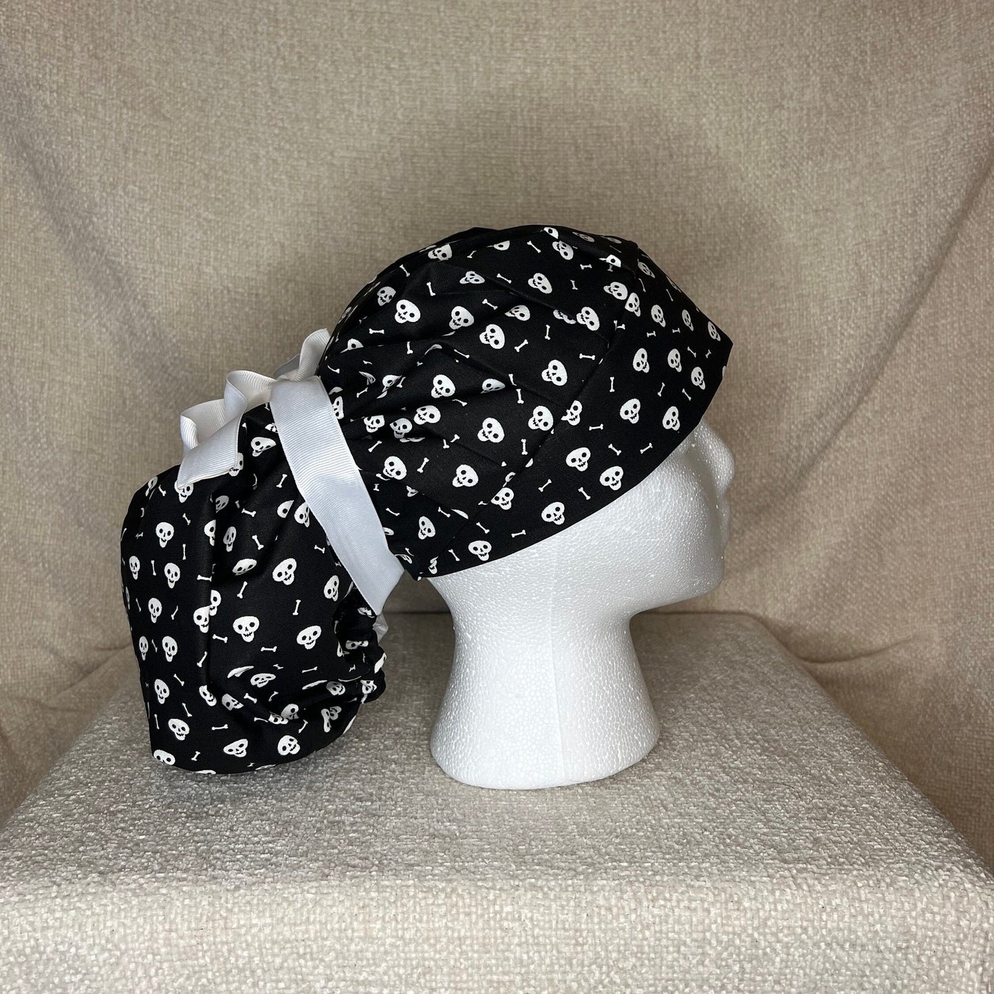 Bouffant/Ponytail: Mini Skulls